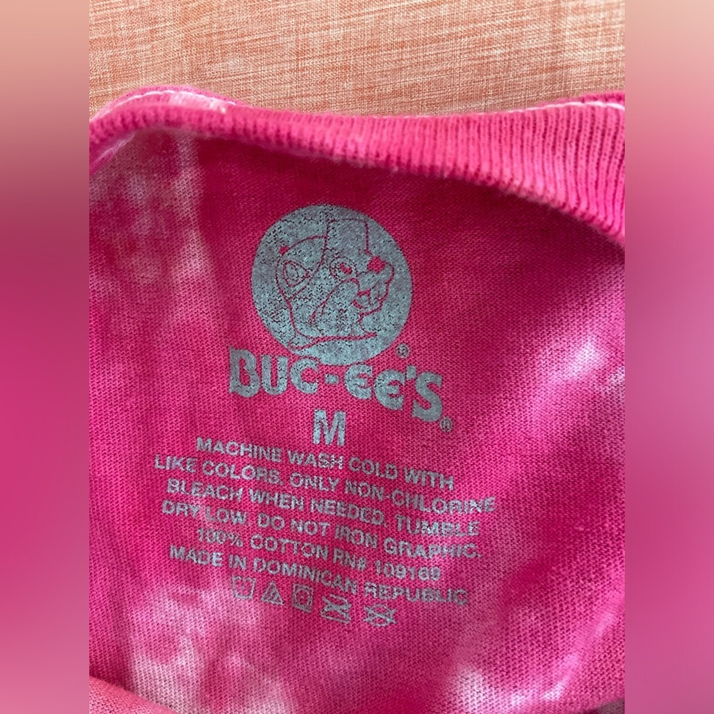 Buc-Ee’s Valentines Tie Dye Men’s T Shirt, Large - Picture 2 of 3